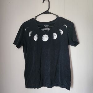 Black tshirt with moon design